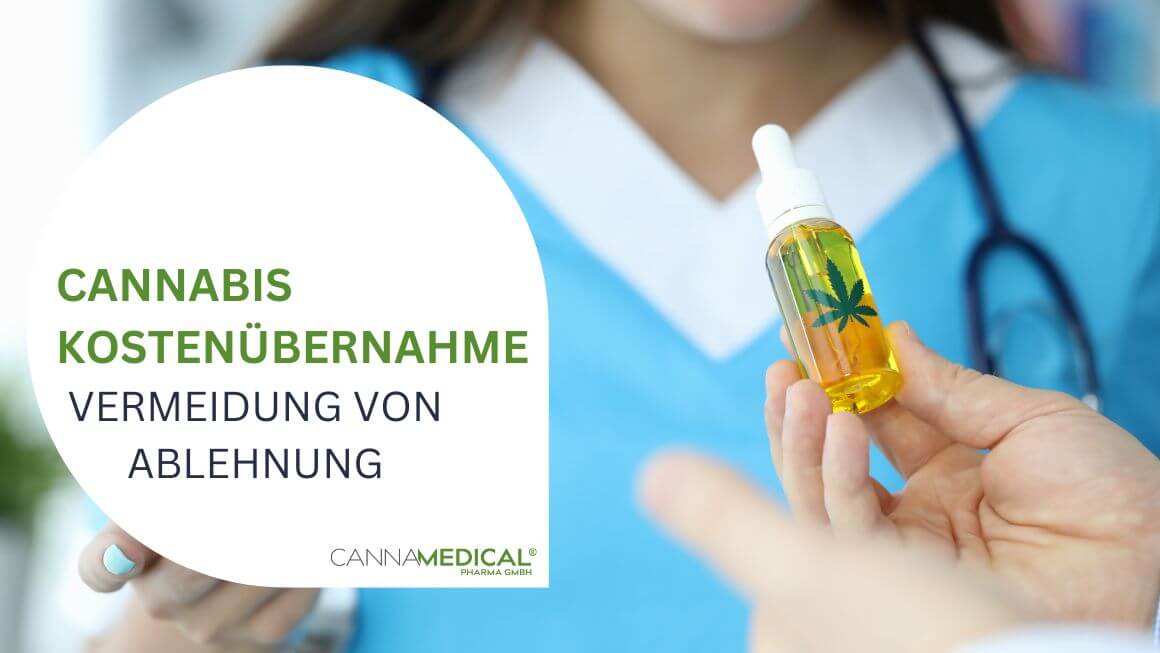Hand hält Fläschchen mit Cannabisöl
