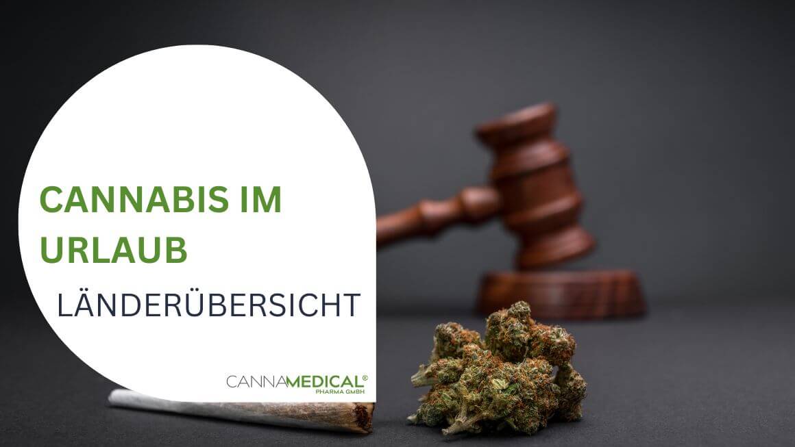 Joint neben Cannabisblüte und Richterhammer
