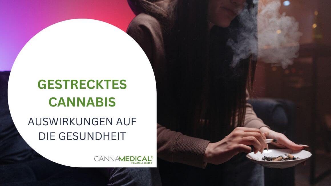 Cannabiskonsumentin mit Joint und Aschenbecher